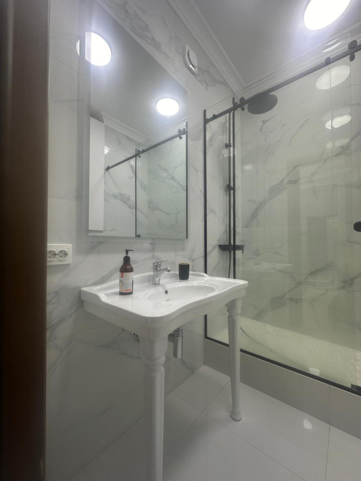 Comfortable Apartment In Central Of 알마티 외부 사진